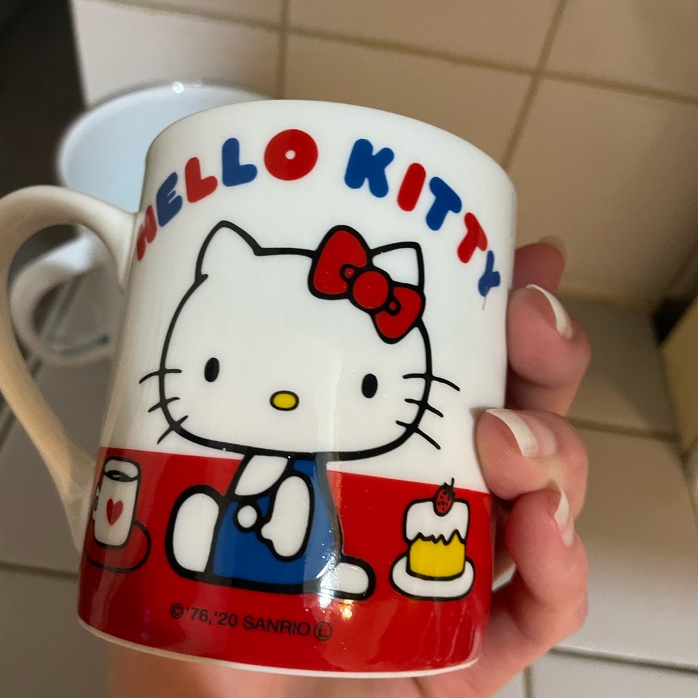 Hello Kitty Mug Bundle - Picture 9 of 10